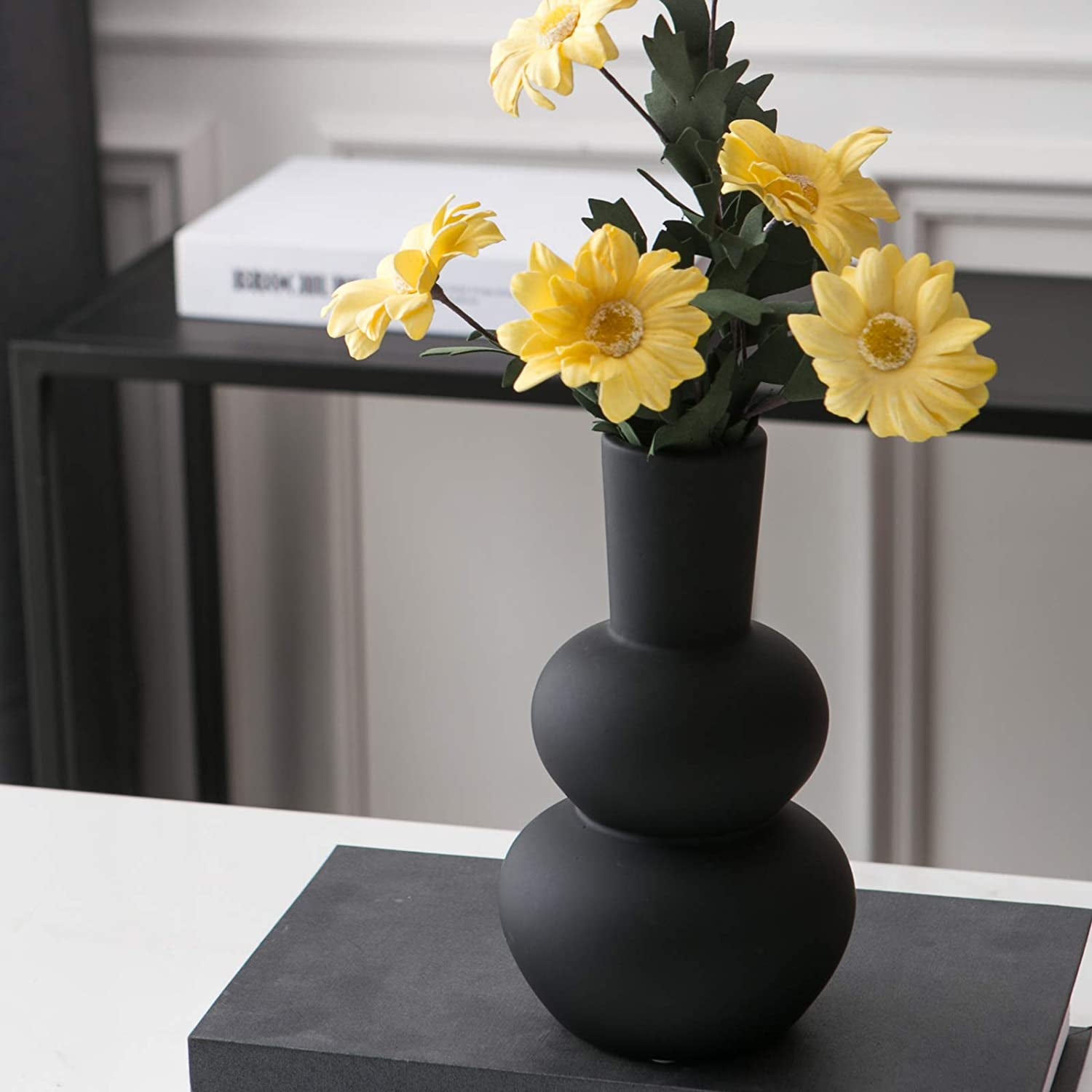 Modern Black Ceramic Flower Vase – Soft Touch Rubber Glaze Finish