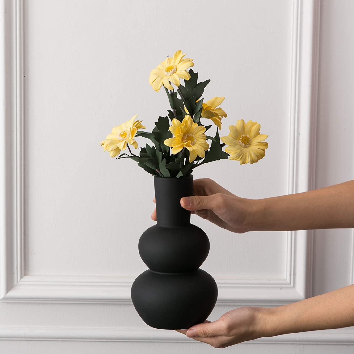 Modern Black Ceramic Flower Vase – Soft Touch Rubber Glaze Finish