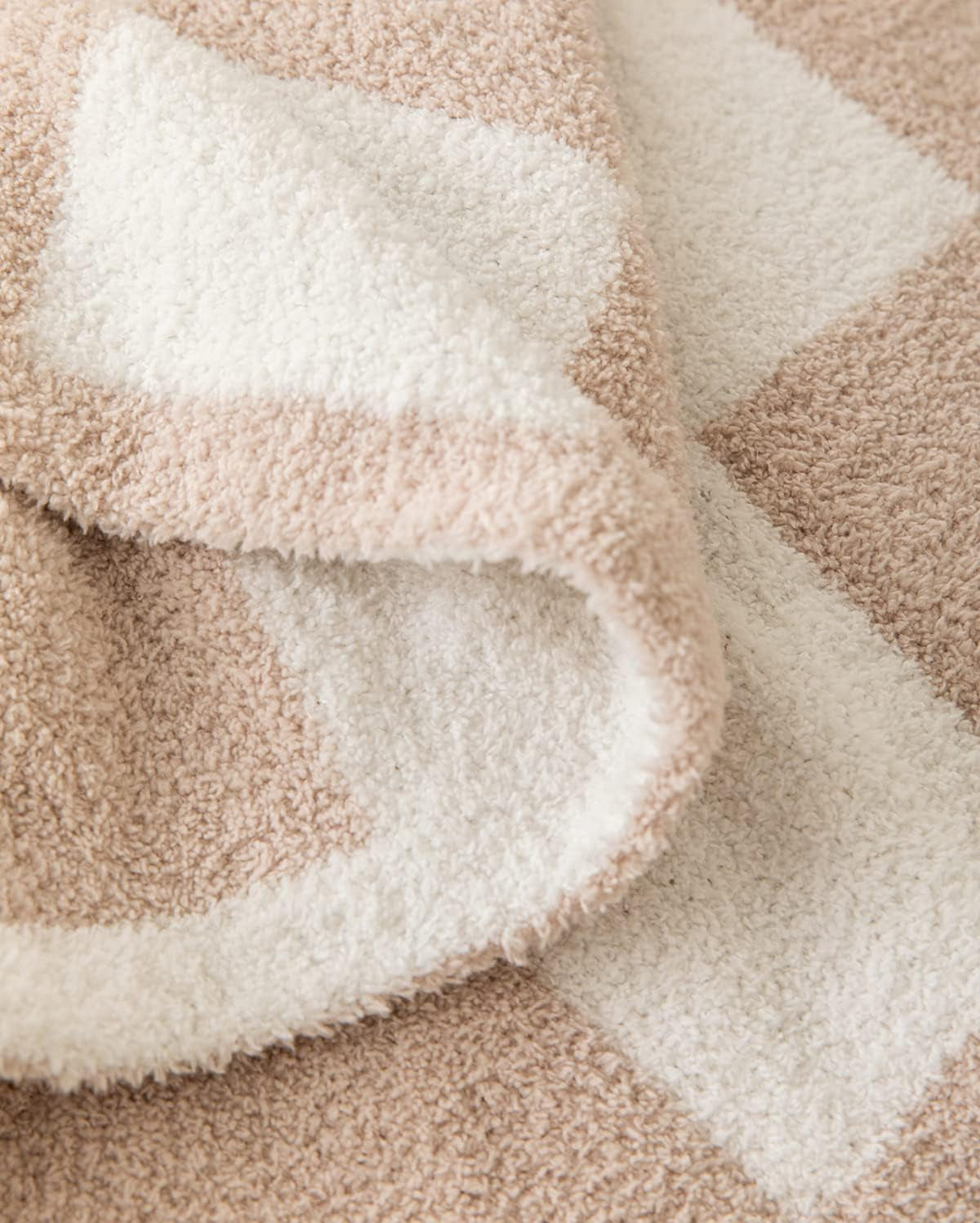 Ultra-Soft Microfiber Checkered Throw Blanket